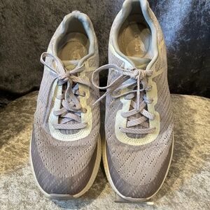 Dansko 38 Women's Lavender Mesh Sneakers